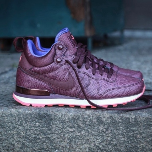 Nike Shoes - Women's Nike Internationalist Mid Runner